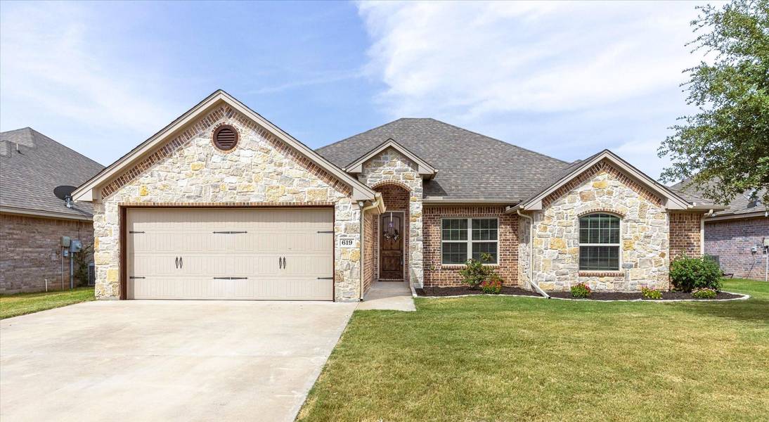 619 Donna Circle, Granbury, TX 76049