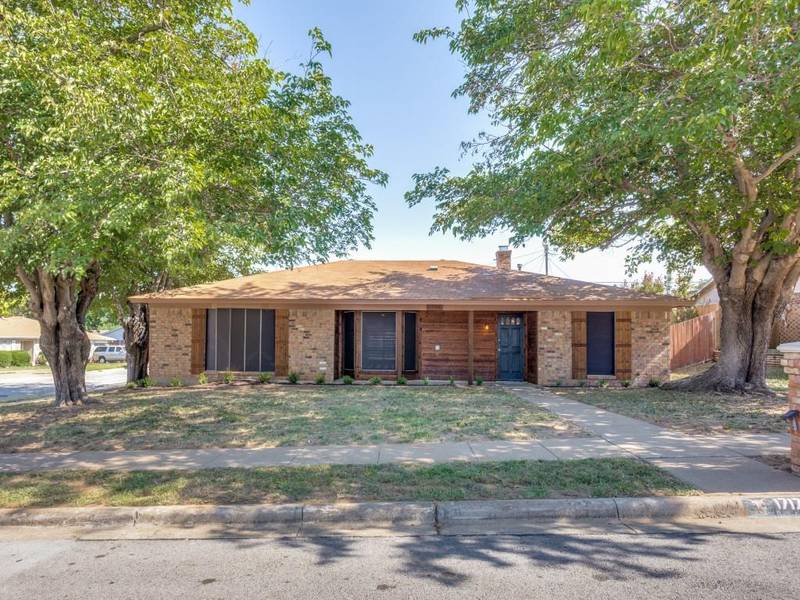 1717 Knoxville Drive, Bedford, TX 76022