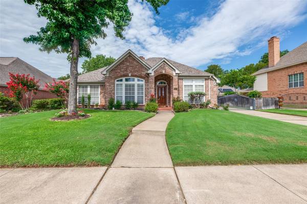 8521 Castle Creek Road, North Richland Hills, TX 76182