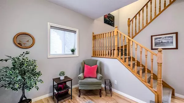 Calgary, AB T3A6K8,9 Hidden Creek Mews NW