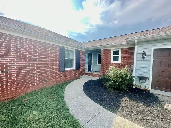 Goode, VA 24556,109 Piccadilly CT