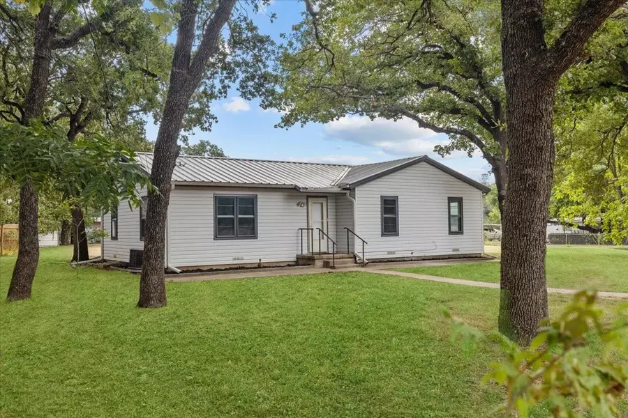 204 Peaceful Lane, Lacy Lakeview, TX 76705