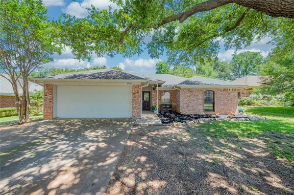 2932 Chris Lane, Grapevine, TX 76051