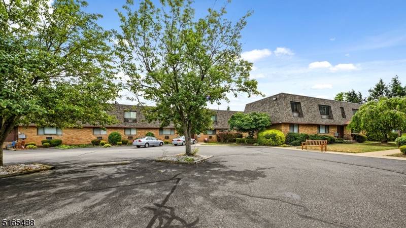 164 Diamond Bridge Ave #12, Hawthorne Boro, NJ 07506