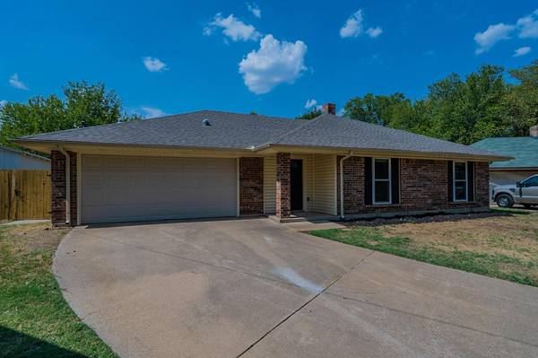 3200 Elkhart Court, Arlington, TX 76016