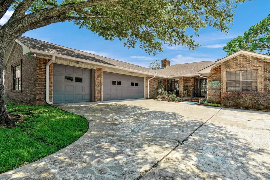 1318 Kiowa Drive E, Lake Kiowa, TX 76240