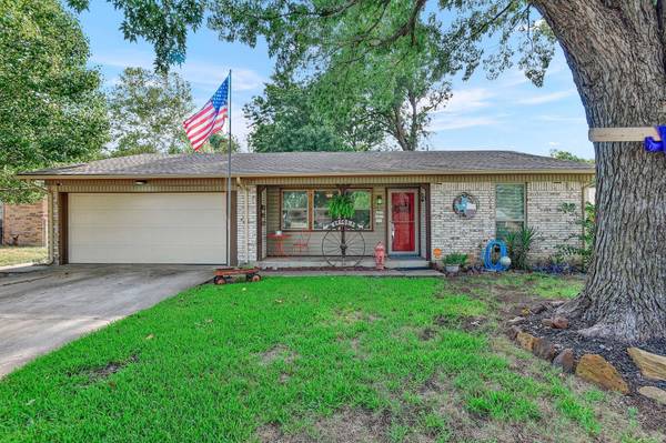 1710 Floral Drive, Gainesville, TX 76240