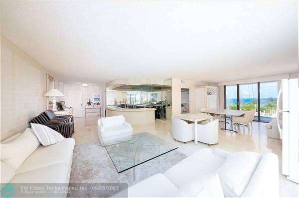 Bal Harbour, FL 33154,9801 Collins Ave  #5Z