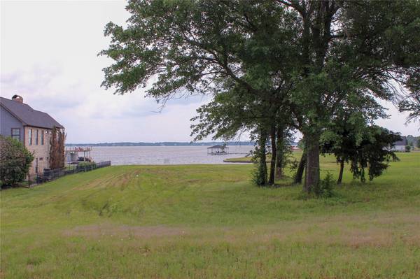 217 Cape Shore Drive, Mabank, TX 75143