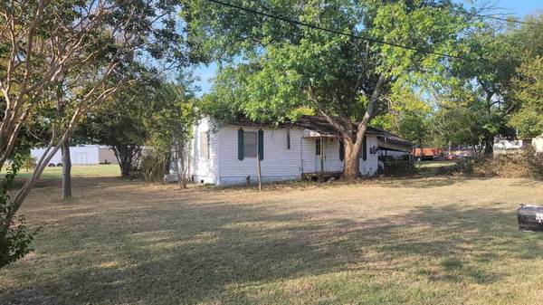 701 W Turner Street, Wolfe City, TX 75496