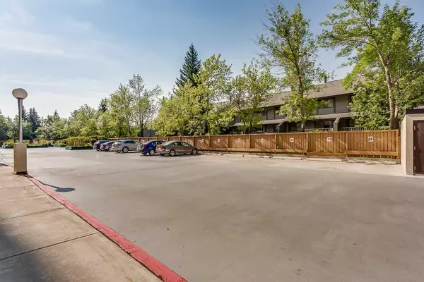 Calgary, AB T3A 3H1,5204 Dalton DR NW #313