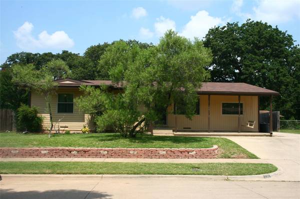 537 Buena Vista Drive, Hurst, TX 76053