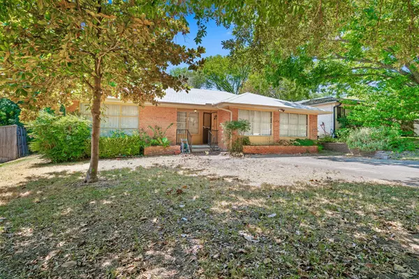 841 Brookhurst Drive, Dallas, TX 75218