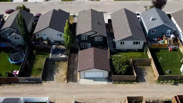 Coaldale, AB T1M 0B9,632 Parkside DR