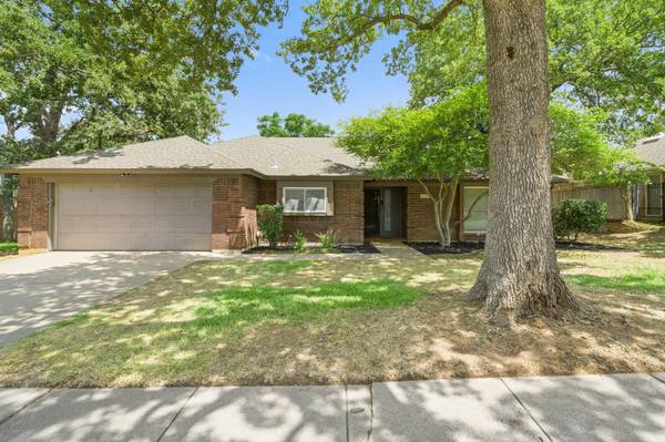 3816 Ashford Drive, Bedford, TX 76021