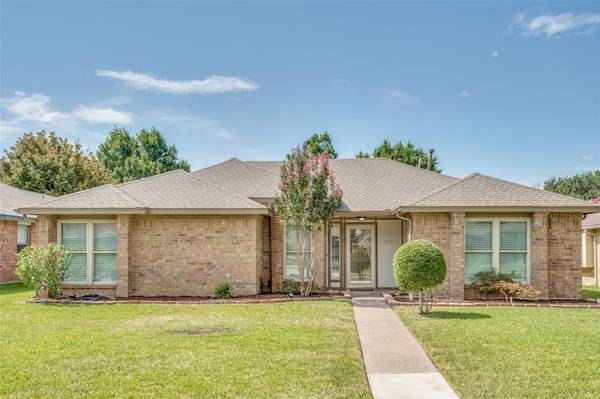 2032 Clearwater Trail, Carrollton, TX 75010