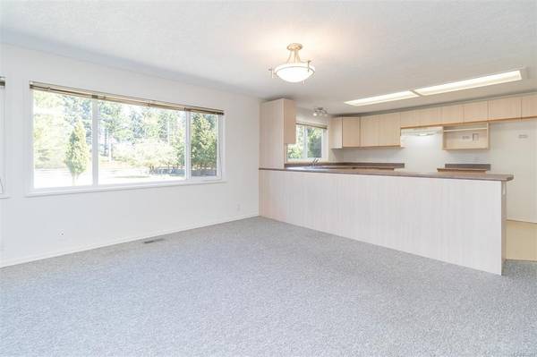 Qualicum Beach, BC V9K 1Z7,174 Kenmuir Rd