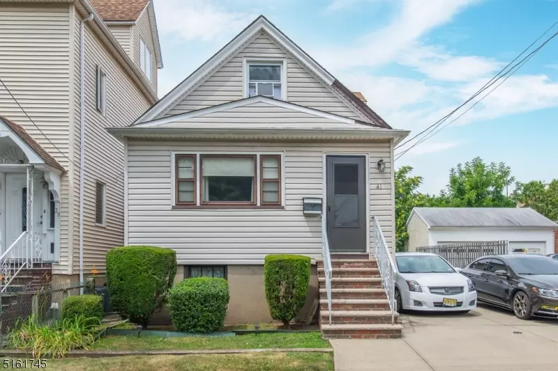 41 Cedar St, Garfield City, NJ 07026