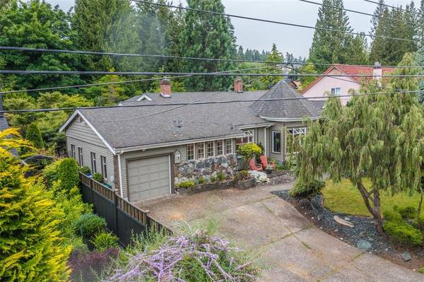 Qualicum Beach, BC V9K 1L6,164 Crescent Rd E