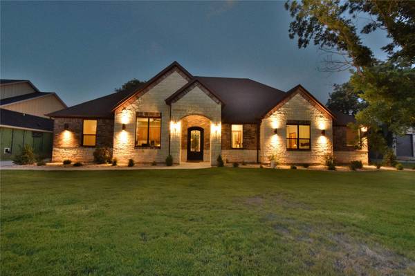 9100 King Air Drive,  Granbury,  TX 76049