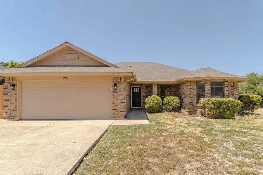 7949 Hunters Glen Drive, Watauga, TX 76148