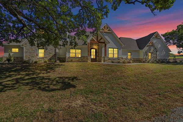 201 Red Oak Drive,  Decatur,  TX 76234