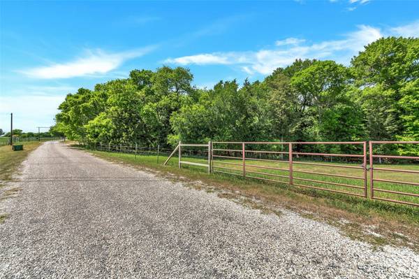 598 County Road 2430, Decatur, TX 76234