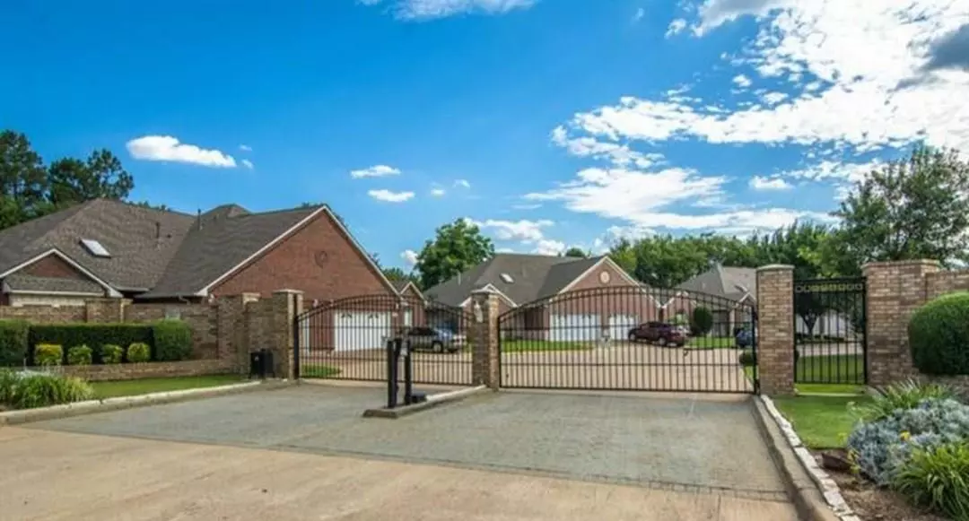 2520 Autumn Shade Court, Bedford, TX 76021