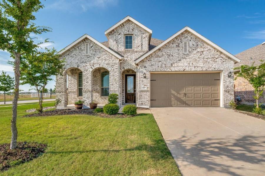 1724 Canter Court, Aubrey, TX 76227