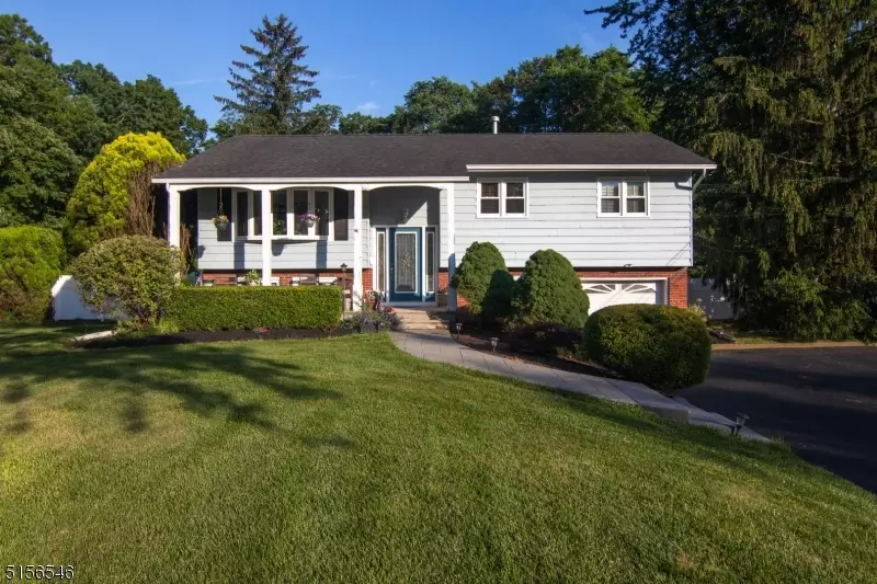 44 Willow Grove Way, Manalapan Twp., NJ 07726