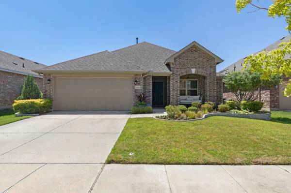 1608 Meadow Trail Lane, Aubrey, TX 76227