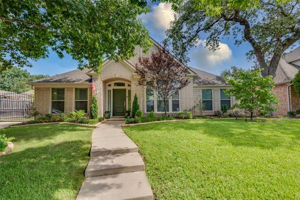 911 Rolling Ridge Drive, Keller, TX 76248