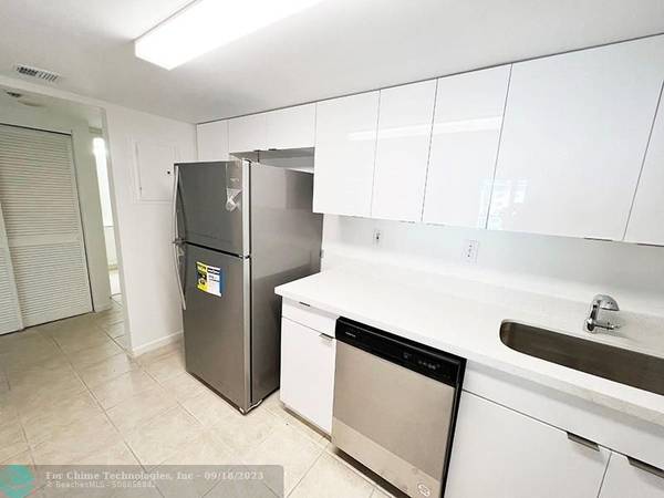 Sunny Isles Beach, FL 33160,19380 Collins Ave  #1407