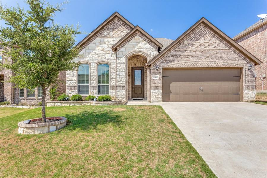 316 Hudson Court, Kennedale, TX 76060