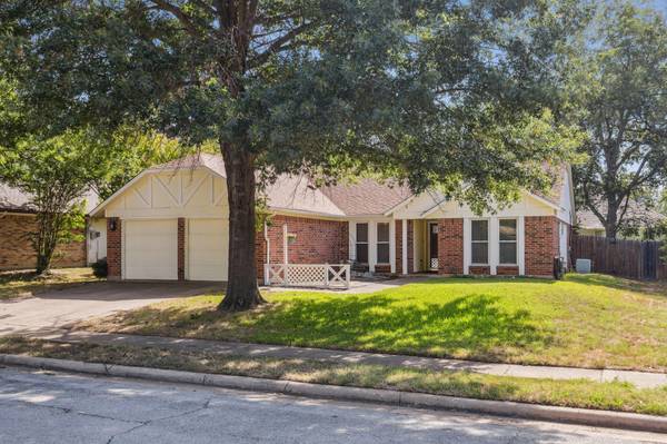 803 Dickey Drive, Euless, TX 76040