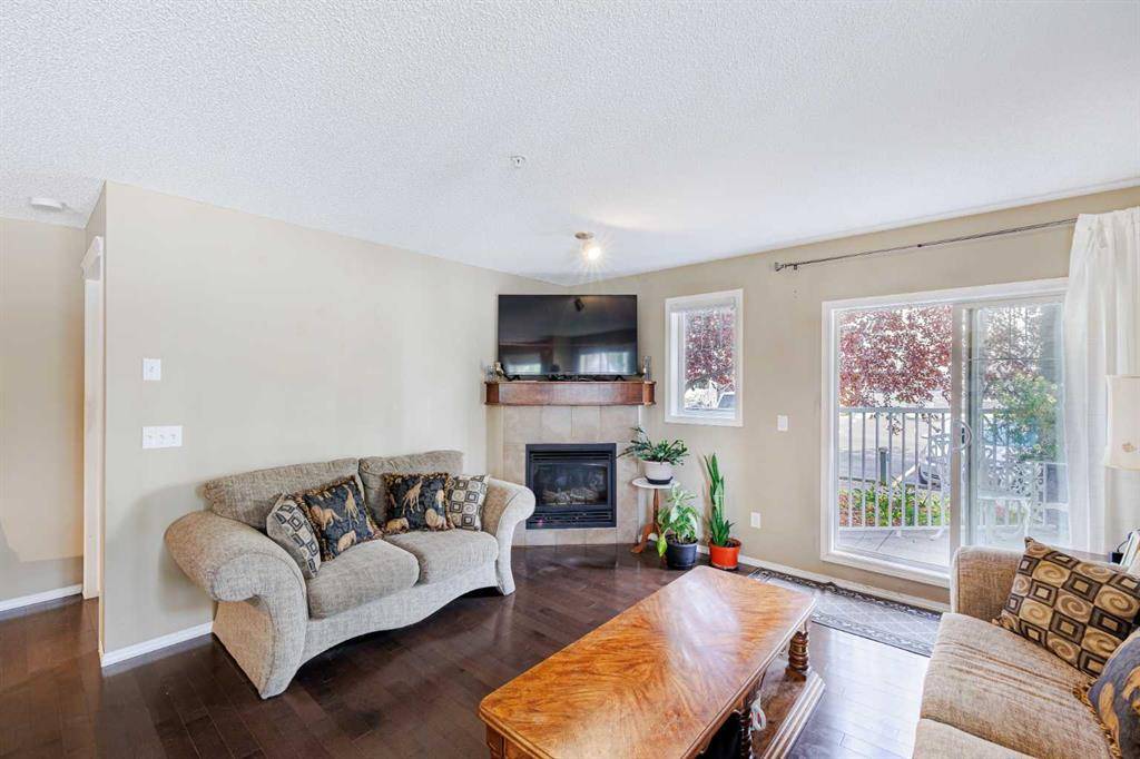 Calgary, AB T2Z 0N1,115 Prestwick Villas SE #4101