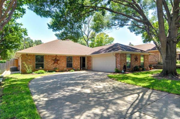 2707 Edinboro Drive, Arlington, TX 76012