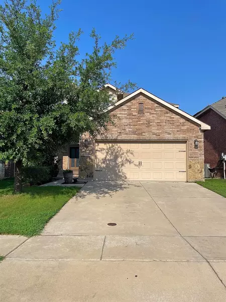 5541 Thunder Bay Drive, Fort Worth, TX 76119