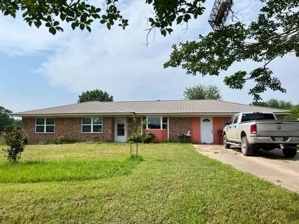 1025 County Road 15170, Blossom, TX 75416