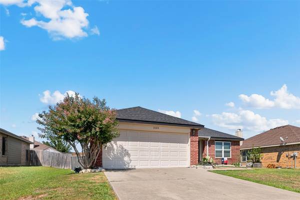 1020 Mckavett Drive, Burleson, TX 76028