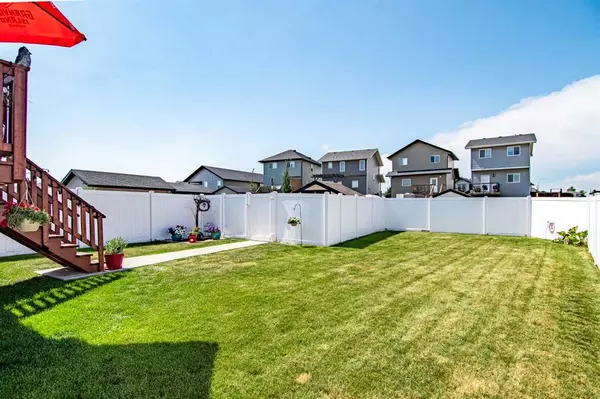 Penhold, AB T0M 1R0,123 Henderson CRES E