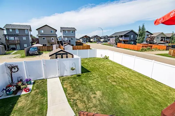 Penhold, AB T0M 1R0,123 Henderson CRES E