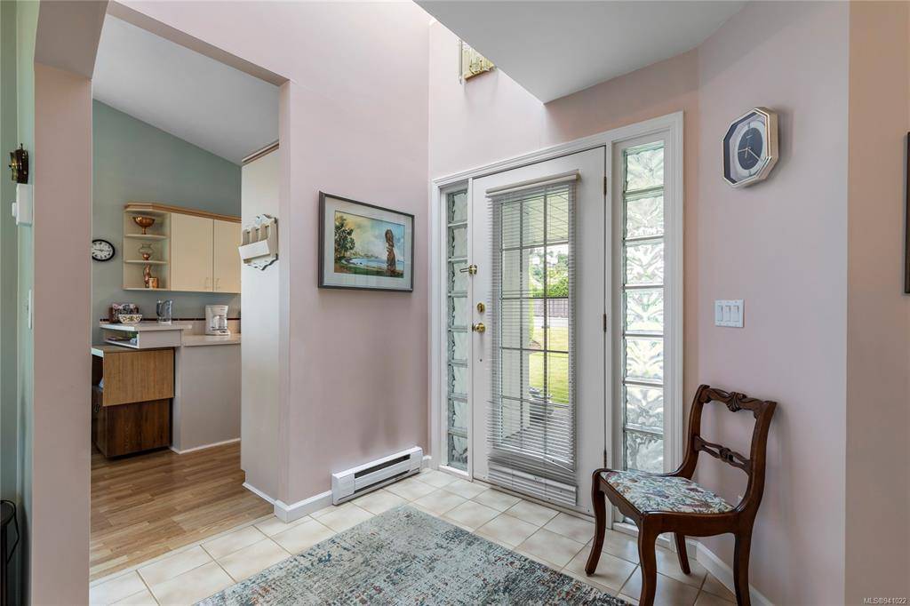 Qualicum Beach, BC V9K 1P4,639 Arbutus St #9