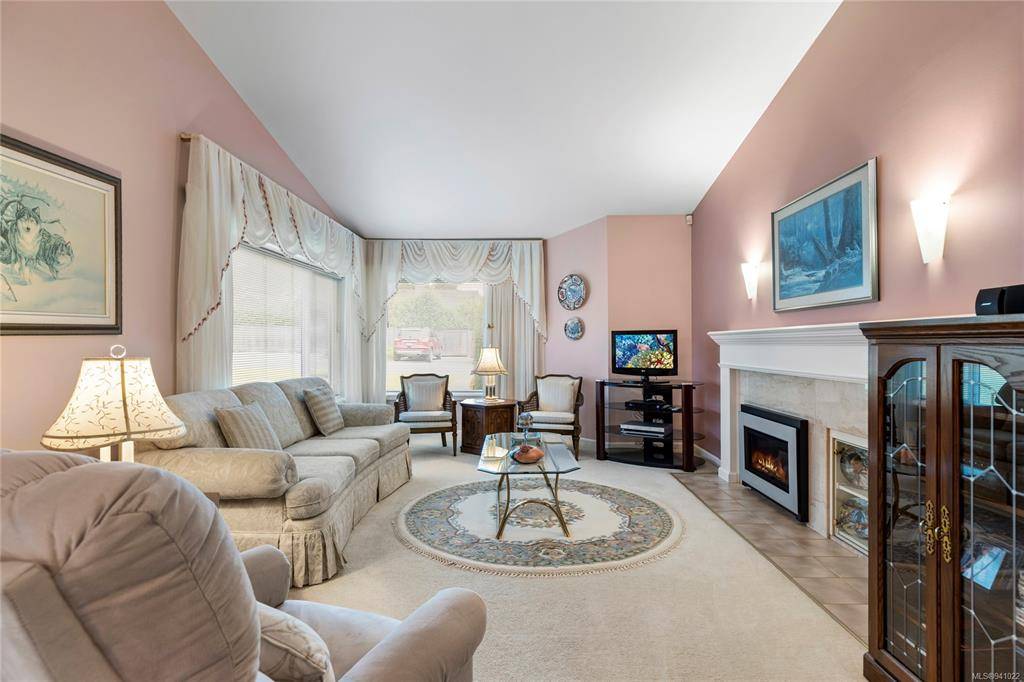 Qualicum Beach, BC V9K 1P4,639 Arbutus St #9