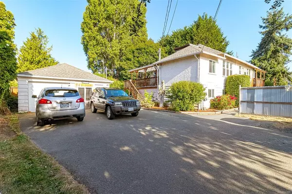 Victoria, BC V8R 4H4,2920 Shakespeare St