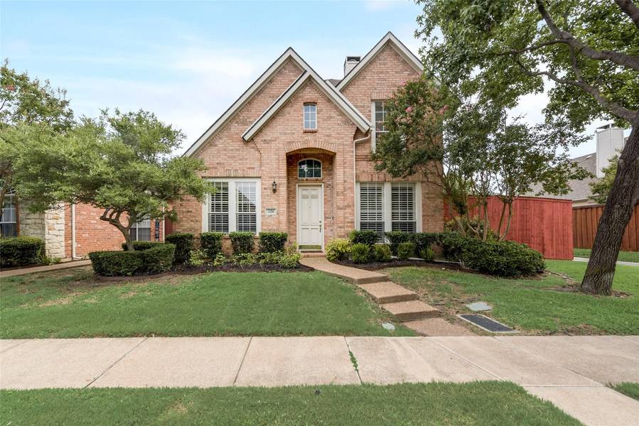 228 Heatherwood Drive, Irving, TX 75063