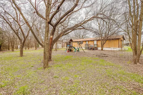 8228 Jessen Street,  Lillian,  TX 76061