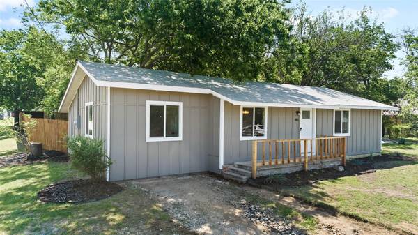 410 N Proctor Street, Alvord, TX 76225