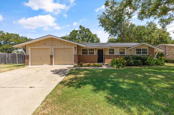 301 Thompson Drive, Saginaw, TX 76179