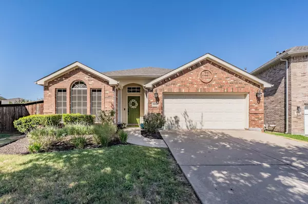 9044 Brook Hill Lane, Fort Worth, TX 76244